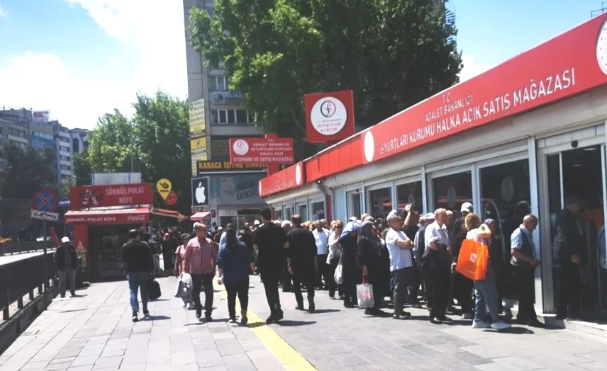 Ankara’da Yumurta Kuyruğu: Vatandaşlar 10 TL Ucuz Yumurta İçin Sabahladı