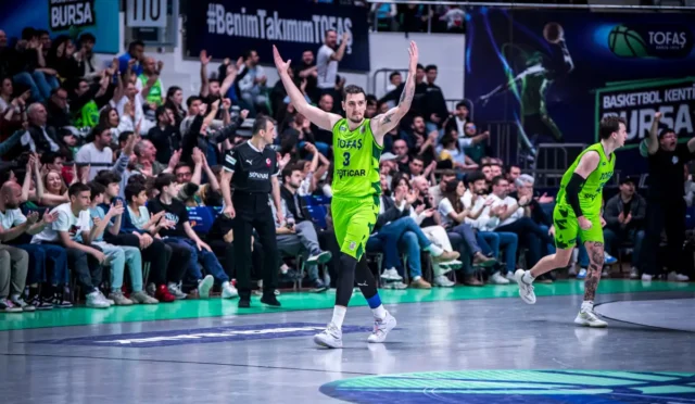 TOFAŞ basketbol takımının milli forveti Yiğitcan Saybir ile sözleşme yenileme haberi