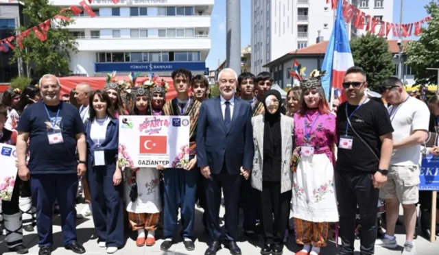Isparta Uluslararası Gül Festivali açılış töreninden genel görünüm