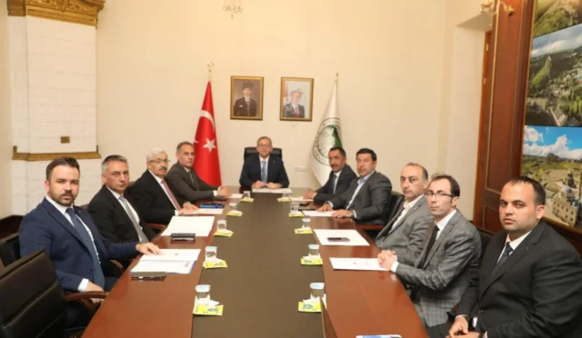 Kars'ta tarım arazilerinin korunması ve toprak verimliliğinin artırılmasına yönelik bir toplantı yapıldı.