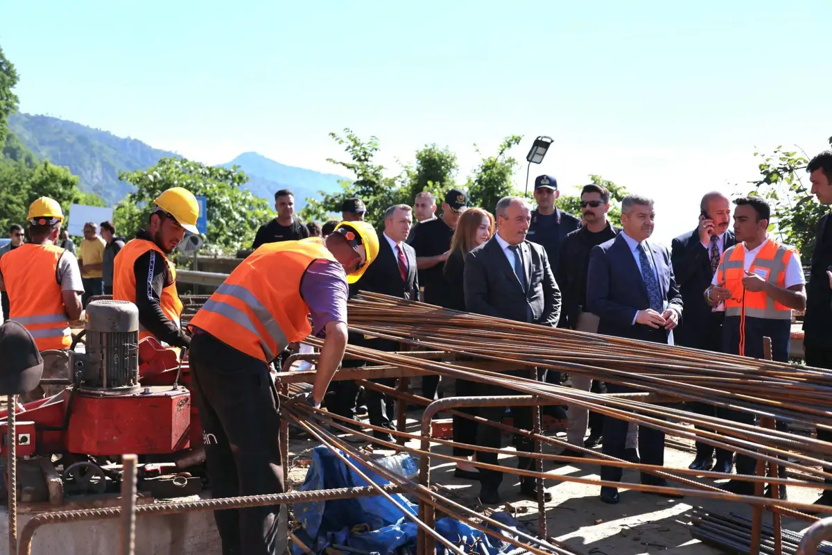 Artvin Valisi Ergün, Arhavi’de Eğitimden Spora, Sanattan Altyapıya Yoğun Gün Geçirdi