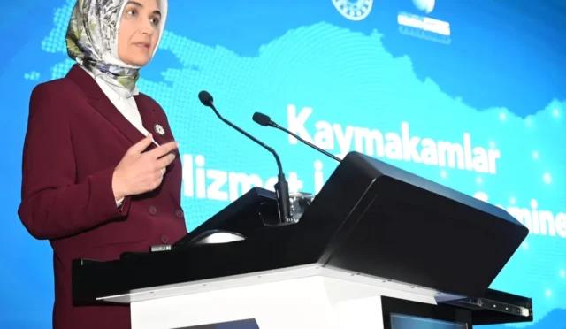 İçişleri Bakan Yardımcısı Doç. Dr. Kübra Güran Yiğitbaşı Erzurum'da kaymakamlarla bir araya geldi.