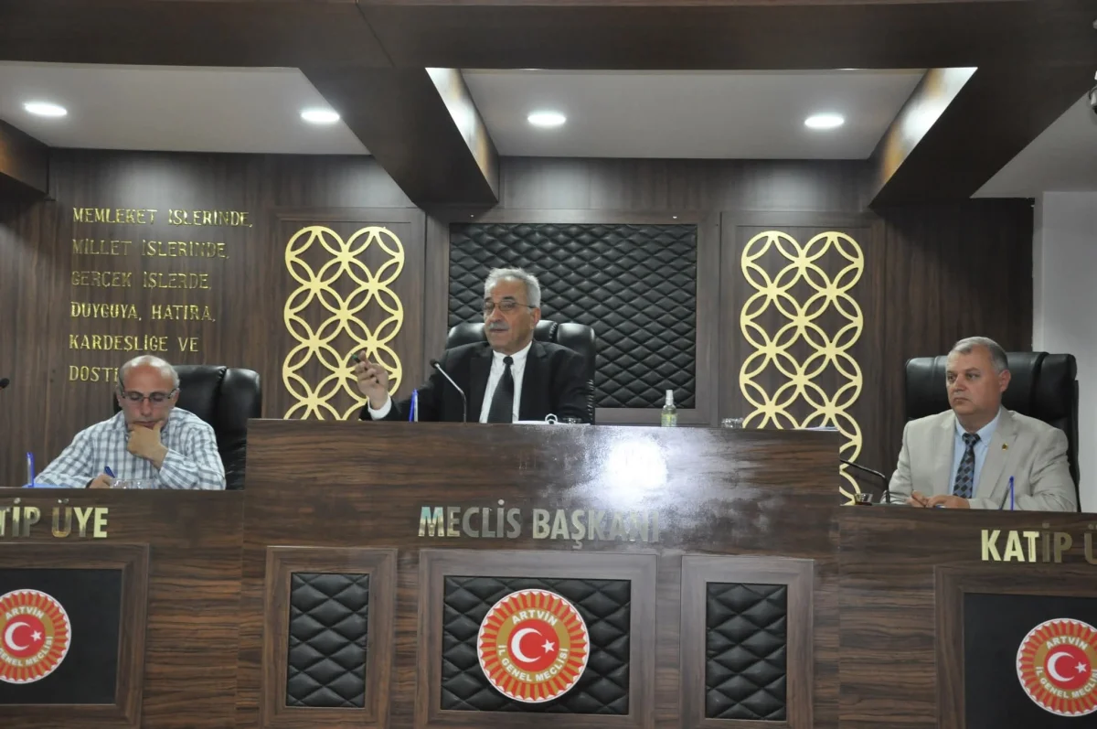 Artvin Köy Muhtarları Altyapı ve Su Sorunlarını Genel Sekreter Boz’a Aktardı