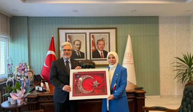 Milli Eğitim Bakan Yardımcısı Ömer Faruk Yelkenci, Düzce'de eğitim kurumlarını ziyaret ediyor.