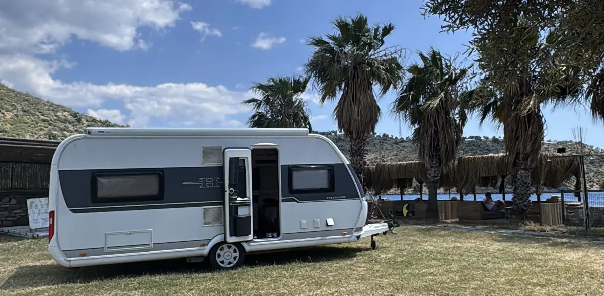 Bodrum’un Saklı Cenneti Çökertme’de Eşsiz Karavan ve Kamp Deneyimi