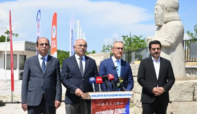 Uluslararası Arslantepe Yarı Maratonu hazırlıkları kapsamında Malatya Büyükşehir Belediye Başkanı Sami Er'in basın toplantısı