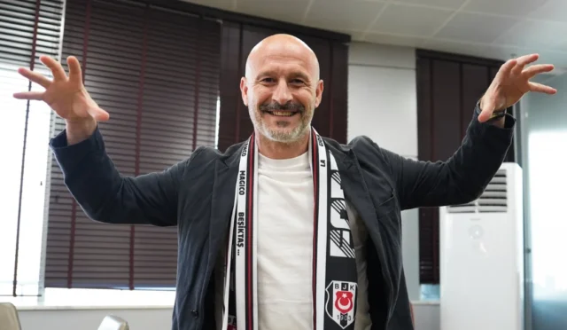 Beşiktaş Teknik Direktörü Vincenzo Italiano'nun imza töreninden bir kare