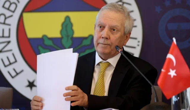 Aziz Yıldırım'ın Fenerbahçe başkanlığına yeniden seçilmesini gösteren görsel