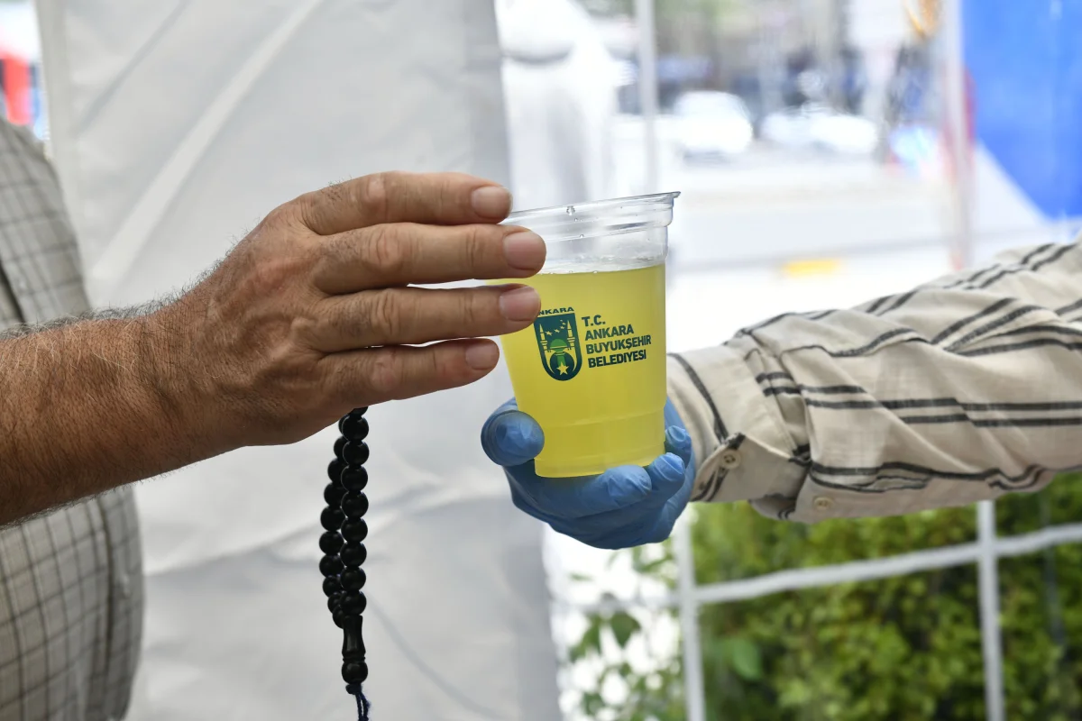Ankara’da Sıcaklara Karşı Serin Dokunuş: ABB’den Ücretsiz Limonata ve Soğuk Su İkramı