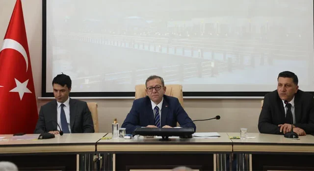 Kars İl Su Kurulu toplantısı, Vali Ziya Polat başkanlığında su geleceği stratejilerini belirliyor.