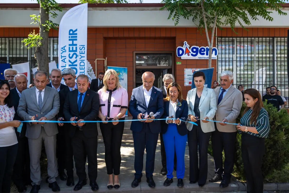 Malatya’da Dijital Gençlik Merkezi Açıldı: Geleceğin Mesleklerine İlk Adım