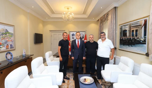 Muğla Valisi Dr. İdris Akbıyık ve TİMBİR İngiltere Temsilcisi İsmail Karakaş'ın Muğla Valiliği'nde bir araya gelişi