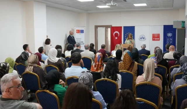 Elazığ'da açılan Dijital Gençlik Merkezi'nde gençlere yönelik teknoloji eğitimleri veriliyor.