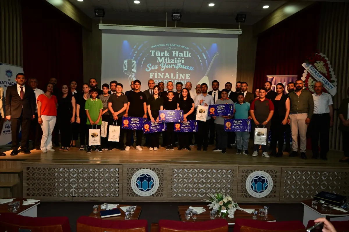 Battalgazi’de Genç Sesler Türk Halk Müziği Yarışmasında Jüriyi Büyüledi