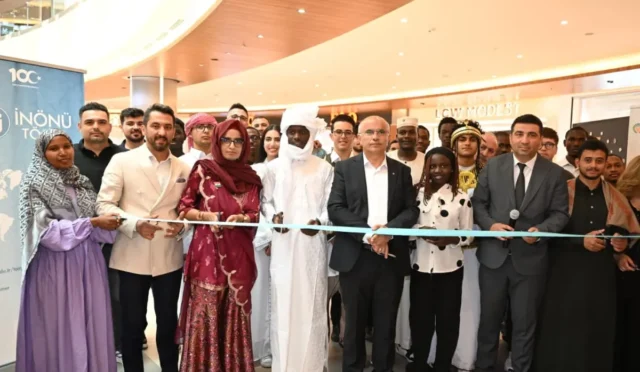 Malatya'da uluslararası öğrencilerin katılımıyla düzenlenen sanat sergisinden genel görünüm