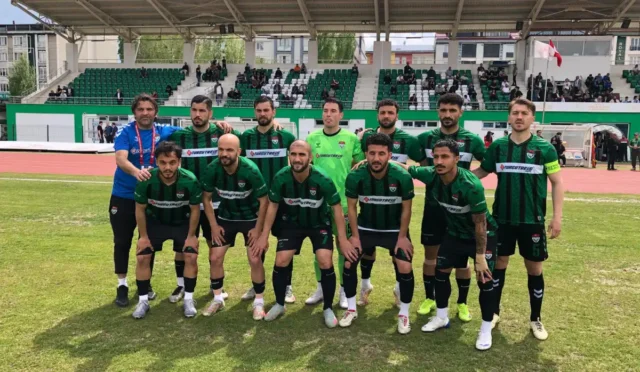 Kars 36 Spor'un galip geldiği ve kırmızı kartların çıktığı futbol maçı