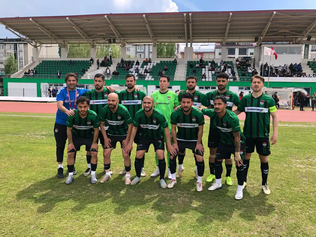 Kars 36 Spor Farkıyla Kazandı, Sahada Kırmızı Kartlar Havada Uçuştu!