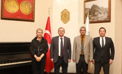 Kars Valisi Ziya Polat, Hindistan Büyükelçiliği heyeti ile Valilikte bir araya geldi.