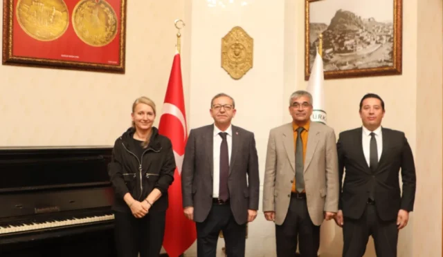 Kars Valisi Ziya Polat, Hindistan Büyükelçiliği heyeti ile Valilikte bir araya geldi.