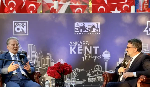 Mehmet Ali Şahin, Ankara Kent Konseyi'nde deneyimlerini paylaştı ve siyasetin kalp kazanma sanatı olduğunu vurguladı.
