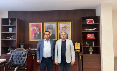 Kuluncak Belediye Başkanı Erhan Cengiz, ilçenin kalkınma projeleri hakkında açıklamalarda bulunuyor.
