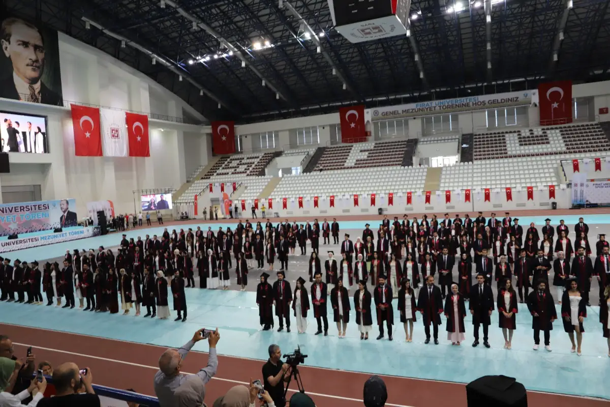Fırat Üniversitesi Tıp Fakültesi’nden 175 Yeni Doktor Mezun Oldu: Yemin Töreniyle Geleceğe Adım Attılar
