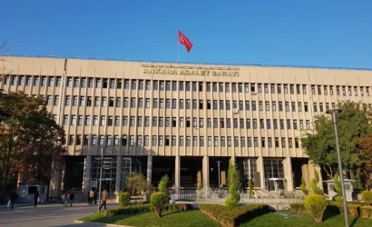 Ankara Cumhuriyet Başsavcılığı binası önünde görev değişikliği haberi