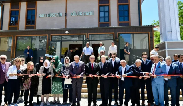 Malatya'da yeniden inşa edilen Hacı Hüseyin Kölük Camii'nin açılışından genel görünüm