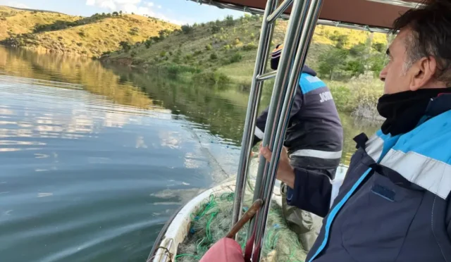 Kırıkkale'de kaçak avcılıkla mücadele kapsamında el konulan misina ağları ve pinterler