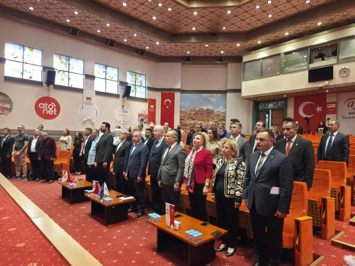 UTSAF’ın 12. Yıl Gala Gecesi: Sağlık Turizmi ve Ticarete Katkı Sunanlar Ödüllendirildi