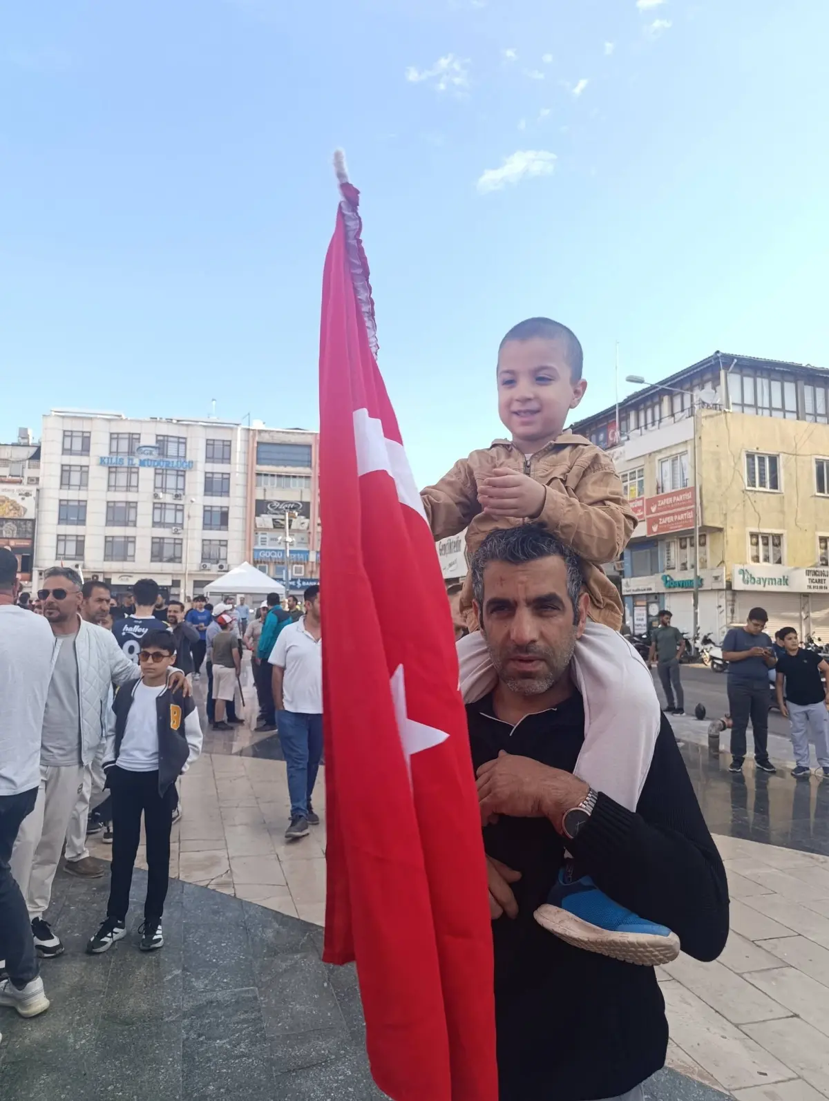 Kilis Milli Takım İçin Tek Yürek: Cumhuriyet Meydanı Kırmızı Beyaza Büründü