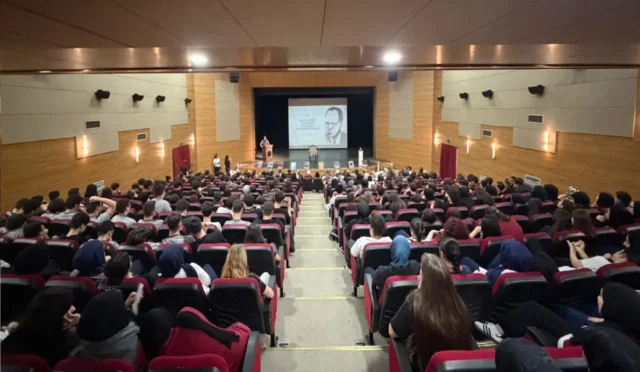 Prof. Dr. Ümit Meriç, Cemil Meriç'i anma programı kapsamında Düzce'de öğrenciler ve öğretmenlerle buluştu