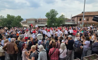 Ankara Kalesi'nde yağmurlu havaya rağmen coşkuyla devam eden şenlik etkinliği