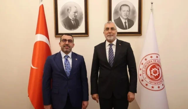 AK Parti Kars Milletvekili Adem Çalkın, Çalışma ve Sosyal Güvenlik Bakanı Vedat Işıkhan ile Kars'ın kalkınması üzerine görüştü.