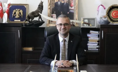Isparta'da dolu yağışı sonrası zarar gören elma bahçeleri ve MHP'li yetkililer