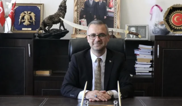 Isparta'da dolu yağışı sonrası zarar gören elma bahçeleri ve MHP'li yetkililer