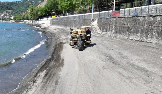 Sevgi ve Barış Plajı'nda kapsamlı temizlik sonrası yeni sezona hazırlık