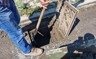 Kars Organize Sanayi Bölgesi'nde yağmur suyu ızgaraları temizleniyor