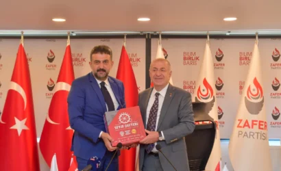 Ankara Kent Konseyi Başkanı Halil İbrahim Yılmaz, Zafer Partisi Genel Başkanı Ümit Özdağ'ı ziyaret ediyor.