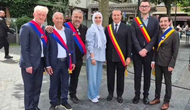 Brüksel'de düzenlenen kültürel etkinlikte Türk kökenli siyasetçilerin başarıları ve toplumsal kaynaşma vurgusu yapıldı.