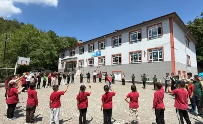 Kdz. Ereğli Oyuncak Müzesi'nin Aydın Köyü'nde çocuklarla gerçekleştirdiği etkinlikten bir kare