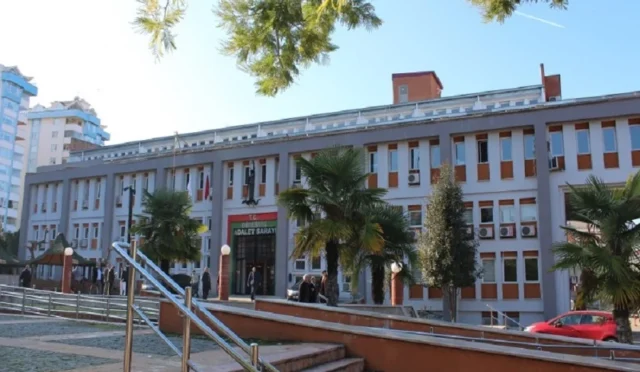 Giresun Adliyesi'nde görev yapan hakim ve savcıların yer aldığı toplu fotoğraf