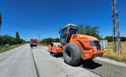 Battalgazi Belediyesi'nin yaz sezonunda devam eden asfalt yenileme çalışmaları