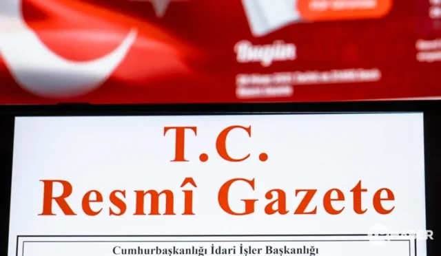 Giresun Valiliği binası ve Türk bayrağı
