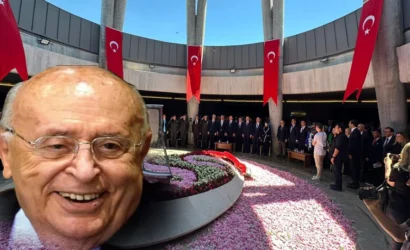 Süleyman Demirel'in anıt mezarı başında düzenlenen anma töreninden bir kesit