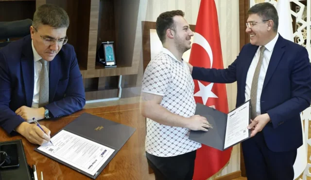 MAKÜ'de Sosyal Diploma alan Erol Özkır ve Rektör Hüseyin Dalgar
