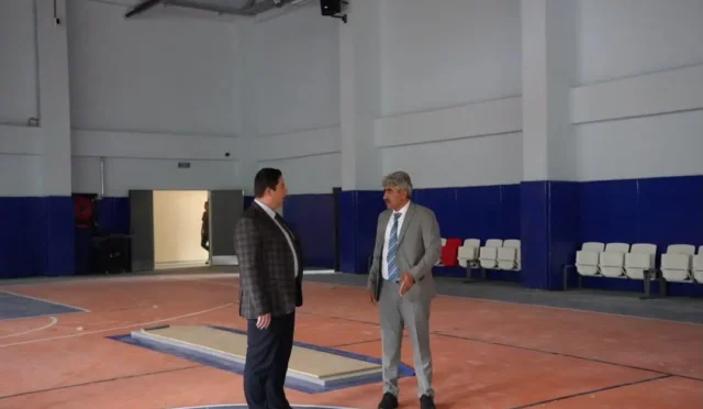 Digor'da yapımı devam eden gençlik ve spor tesislerinin havadan görünümü