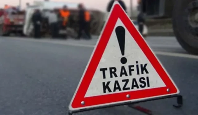Hakkari'de minibüs ve kamyonun çarpıştığı trafik kazası