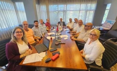Artvin Ticaret Borsası'nın Arhavi'de gerçekleştirdiği istişare toplantısında çay sektörü konuşuldu.
