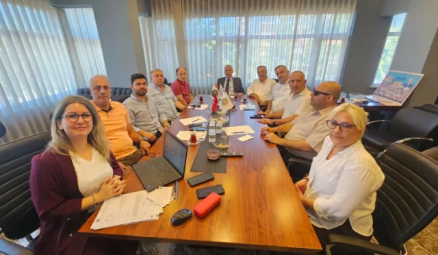 Artvin Ticaret Borsası'nın Arhavi'de gerçekleştirdiği istişare toplantısında çay sektörü konuşuldu.